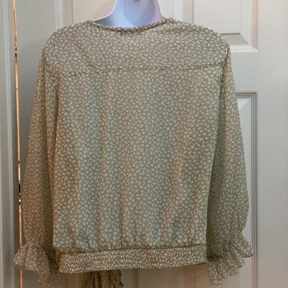 Abercrombie &Fitch wrap chiffon top In sage green - Picture 2 of 3